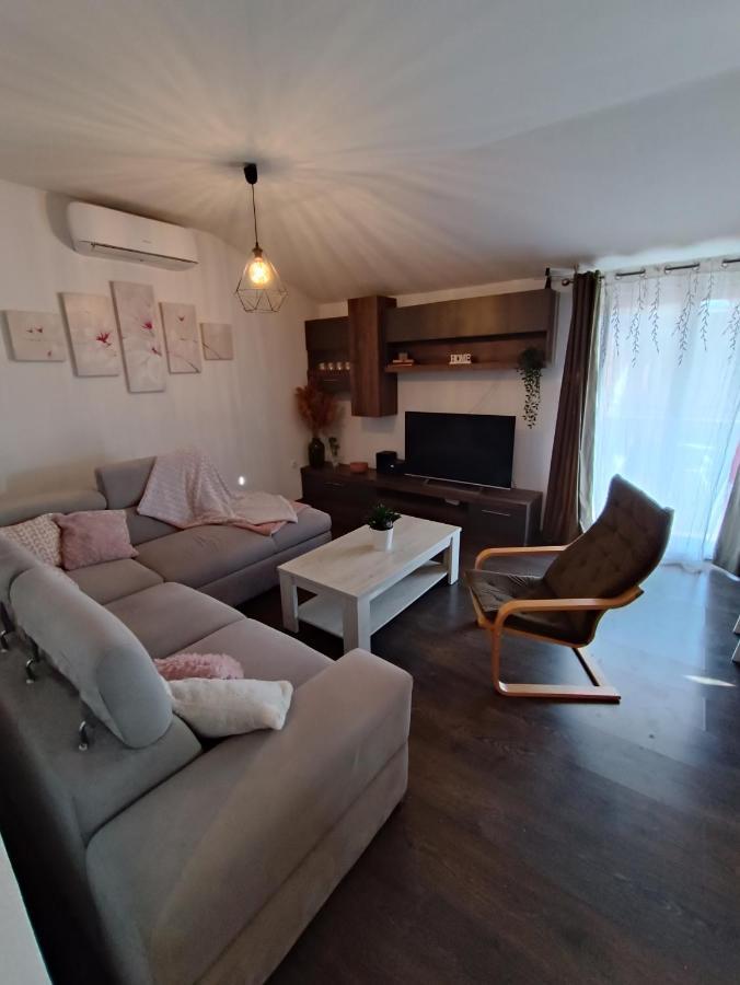 Appartamento Apartman Brigita Biograd Na Moru Esterno foto